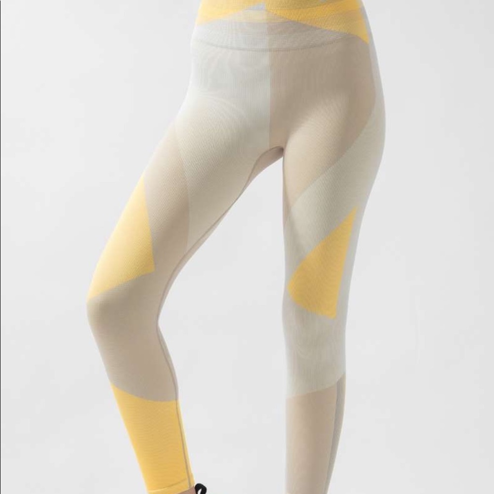 Nike yellow icon clash yoga pants/legging tights